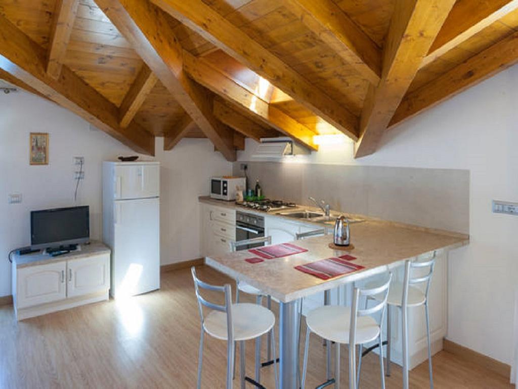 Appartamento Vista Lago - Betta Lezzeno Bagian luar foto